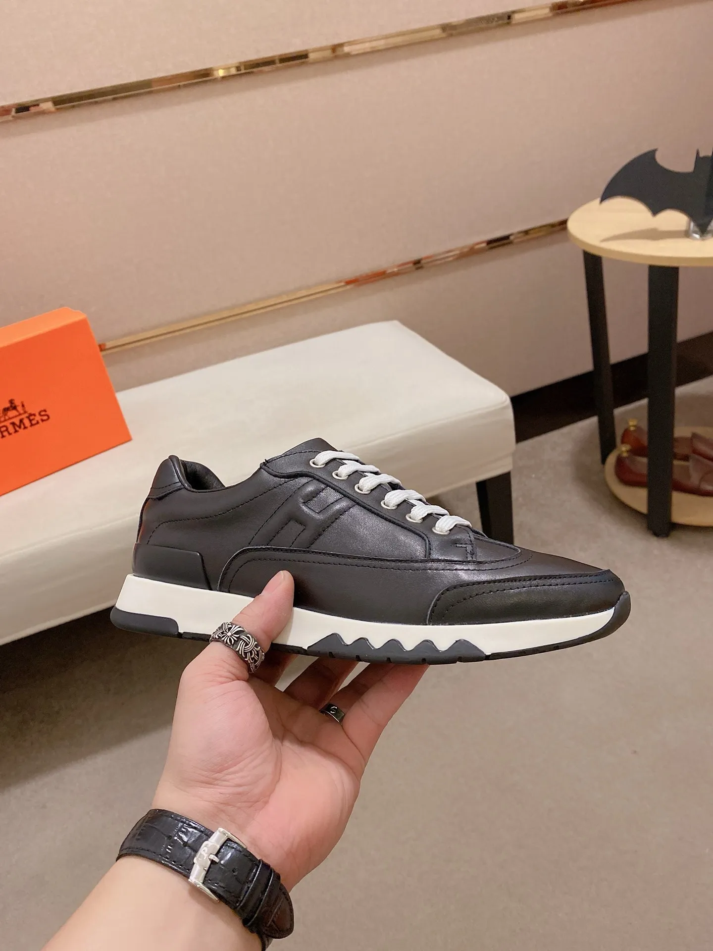 Ex-factory price: 500💰《HERMES》【Classic original single version】Hermès; top 🔝purchasing agent🔍🔍men's latest 🇺🇸sold simultaneously, original imported from Italy ▲▲first-layer cowhide ▲▲ (high-end, nobility and class) ) Exquisite workmanship (Italian 🇮🇹 imported water-dyed 🐂 cowhide lining) sole: original sole provided by the original factory, ⚠️exclusive double-layer activity·TPR·rubber·combined molded outsole; super comfortable·wear-resistant·non-slip·environmental protection The real thing is more beautiful when photographed in kind (high quality, following orders), you can come in and out at will * Number of yards: 38·39·40·41·42·43·44# (can be customized 45.)